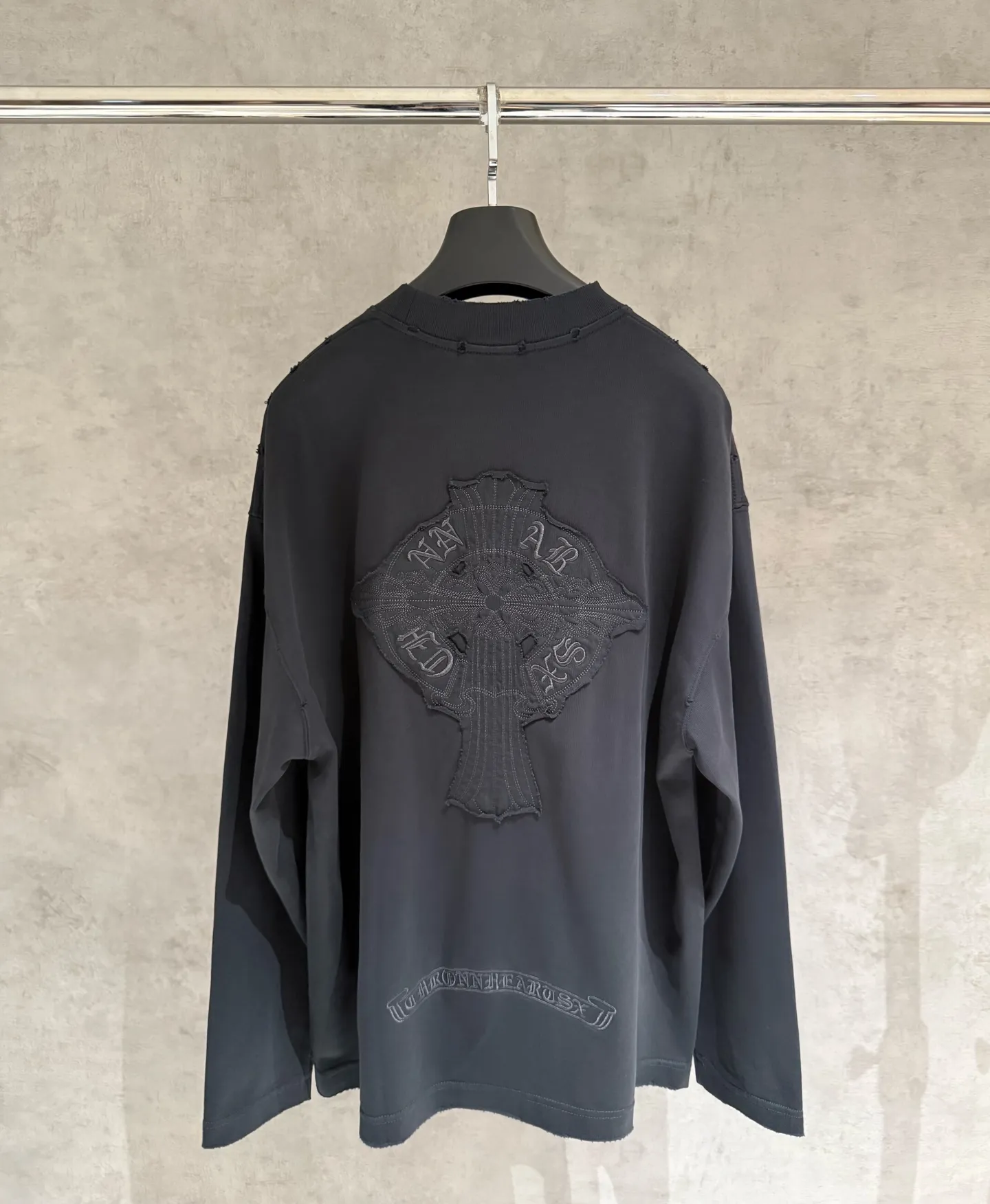 🅿️330 [Strict quality control] CH Croixin's new long-sleeved sweatshirt T-shirt. Heavy 340g double yarn fabric. Wash the whole garment twice. Frayed and torn on all four sides. Heavy fabric. The neckline is made of icy Salona. Loose fit. Deep, wide and stylish. No deformation or shrinkage. Color: 3 colors, black, white and gray. Size: M-2xl